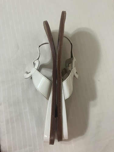 Cole Haan Buckle Thong Ivory Patent Leather Flat Sandals Sz 10 B - Picture 3 of 4