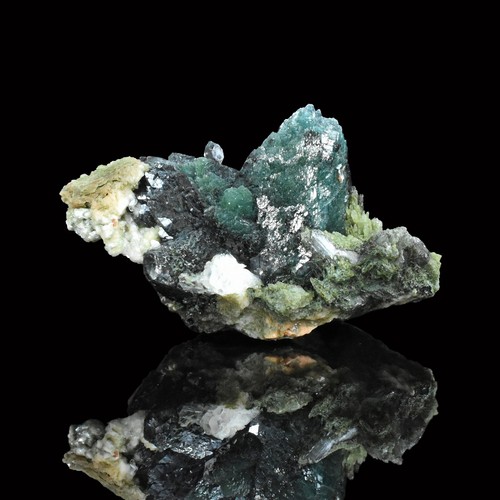 CELADONITE INCLUDED GREEN APOPHYLLITE CRYSTAL CLUSTER ON STILBITE MATRIX. - Picture 6 of 9