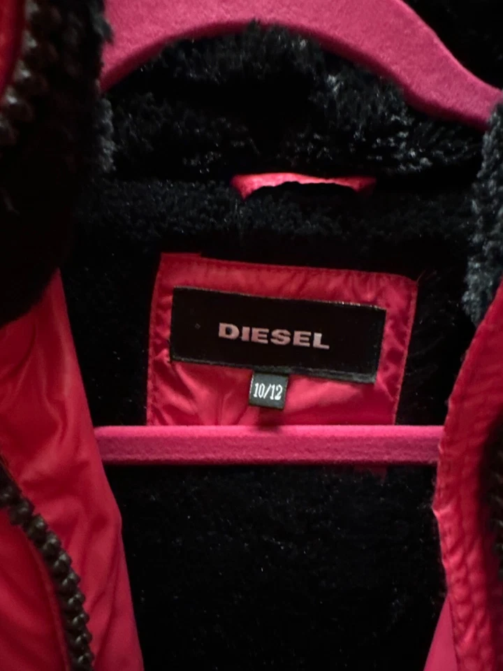 CHAQUETA CON CAPUCHA ACOLCHADA RIBETE PIEL SINTÉTICA DIESEL para niñas talla (10-12) rosa Foto 2 de 4