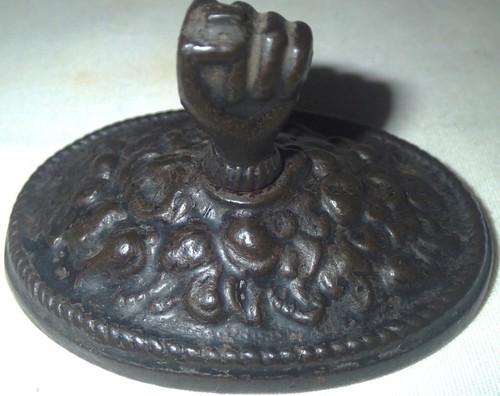 ANTIQUE CAST IRON HAND FIST STRENGTH POWER UNITY MAN TOOL FIGHT ART PAPERWEIGHT - Picture 9 of 11