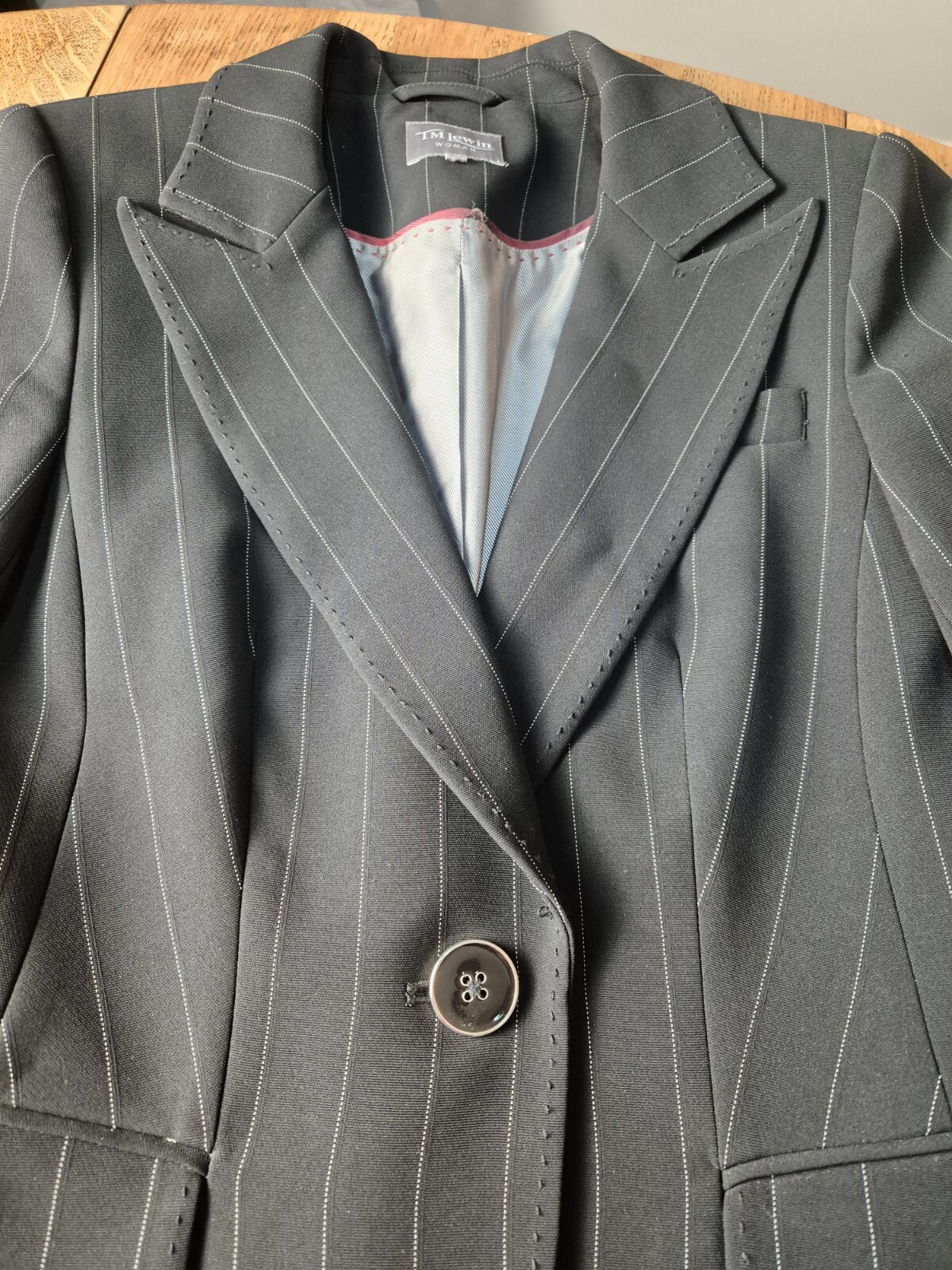 Picture 3 of 12
