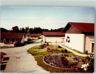 39935171 - 8227 Eisenaerzt Feriendorf mit Brunnen Foto Original aus Archiv