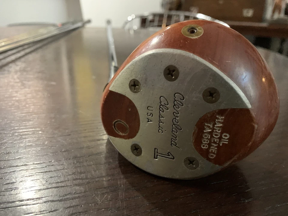 Cleveland Golf  Classic Tour Action TA 588 Persimmon Driver RH Steel Shaft S400 - Image 2 of 4