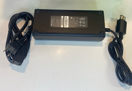 Xbox 360 S Slim 250GB Bundle with 2 Controllers Charging Cable Box & 5 Games GTA - Imagen 10 de 21