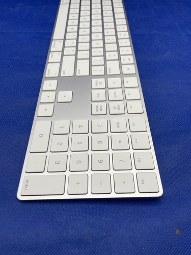 Apple Magic Keyboard with Numeric Keypad: - White [MQ052LL/A] ** - Picture 3 of 12