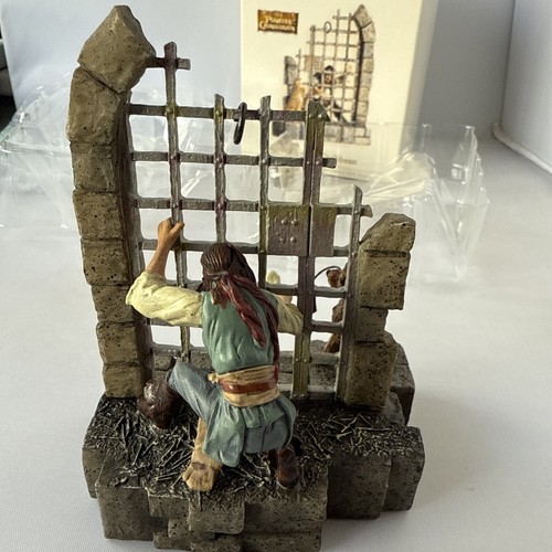 2006 Hallmark Pirates of the Caribbean Music Featured Keepsake Ornament - Picture 9 of 18