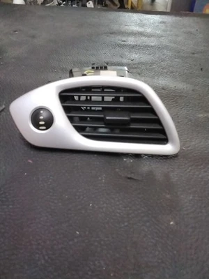 Buse Grille de ventilation Gauche de Tableau de Bord Renault scenic 3 de 2010 - Photo 1/4