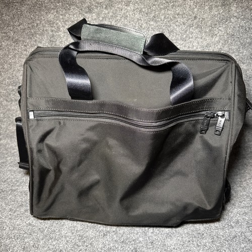 Tumi Alpha 2 Framed Soft Duffel Bag Carry On 96946 1041 22126D2 Black EXCELLENT - Picture 4 of 22