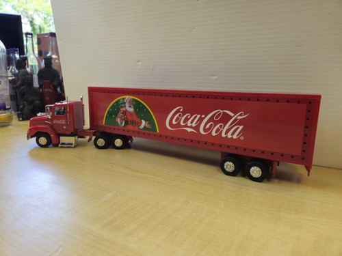 Coca-cola truck "Holiday Caravan" - model to 1:43 Scale - Picture 4 of 4