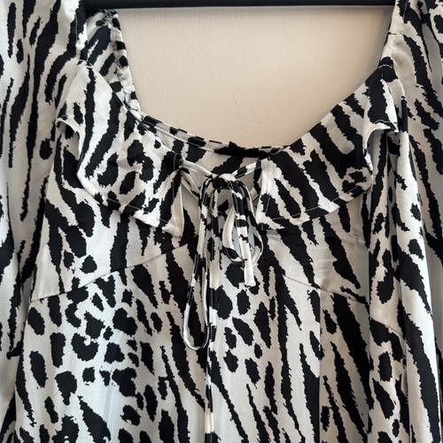 Wednesday’s Girl SIZE 8 UK Black Off The Shoulder Short Long Sleeve Flare Dress - Picture 4 of 9