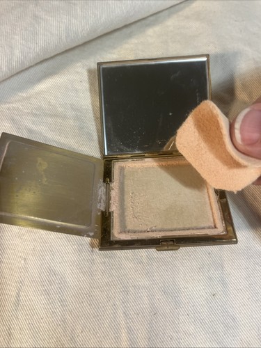 Vintage White enamel/ Brass make-Up  compact Case With Flowers Collectible - Picture 10 of 10