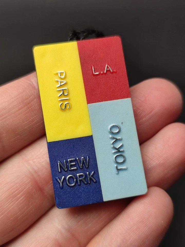 Etiqueta de reloj de plástico original Jacob & Co 5 zonas horarias Foto 2 de 4