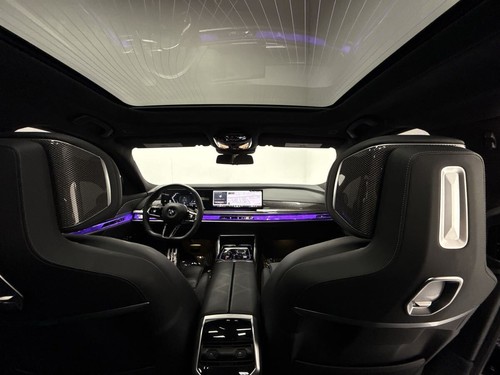 2023 BMW 7-Series 740i - Picture 30 of 40