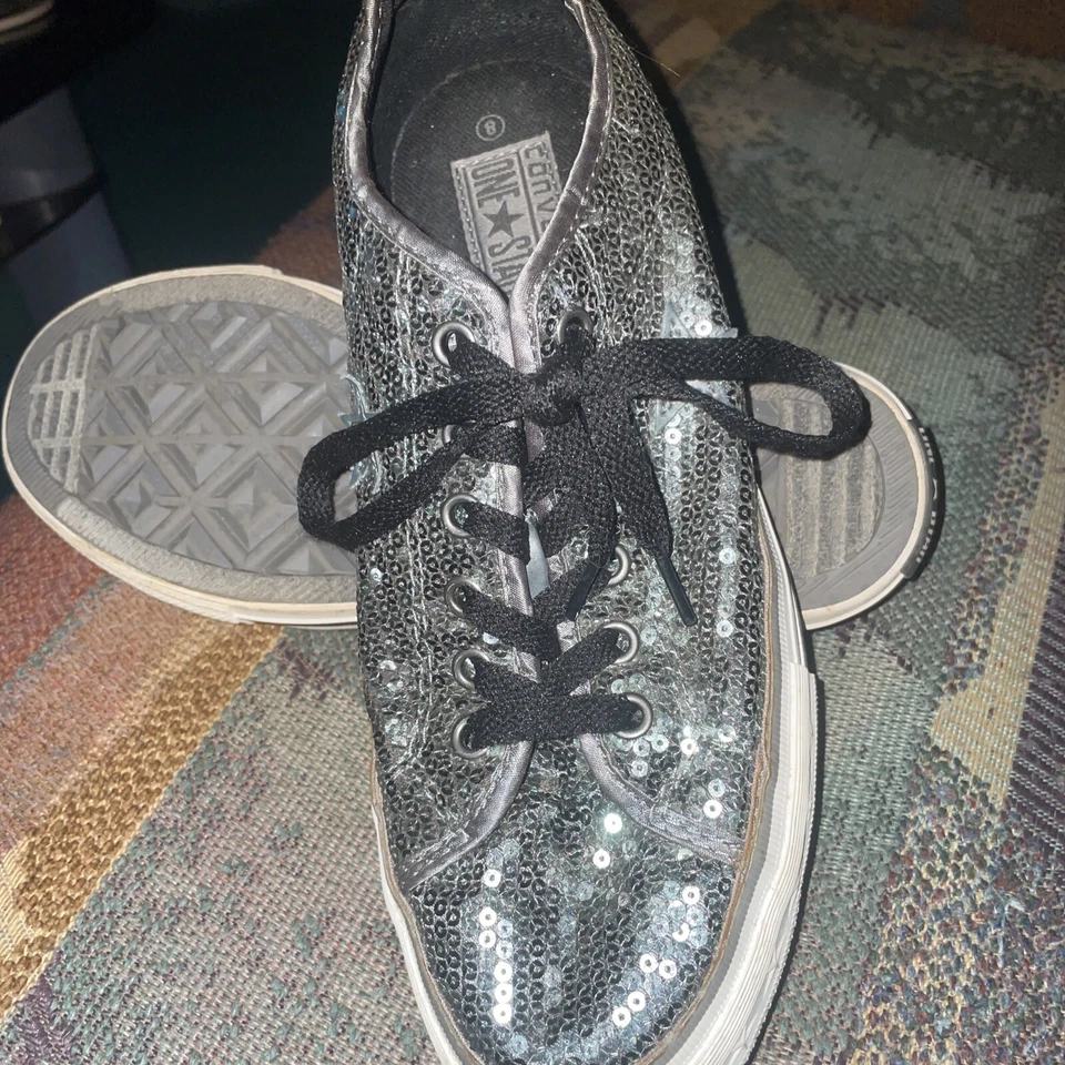 Zapatillas deportivas Converse One Star plateadas con lentejuelas talla 8 de caña baja para mujer usadas Foto 4 de 4