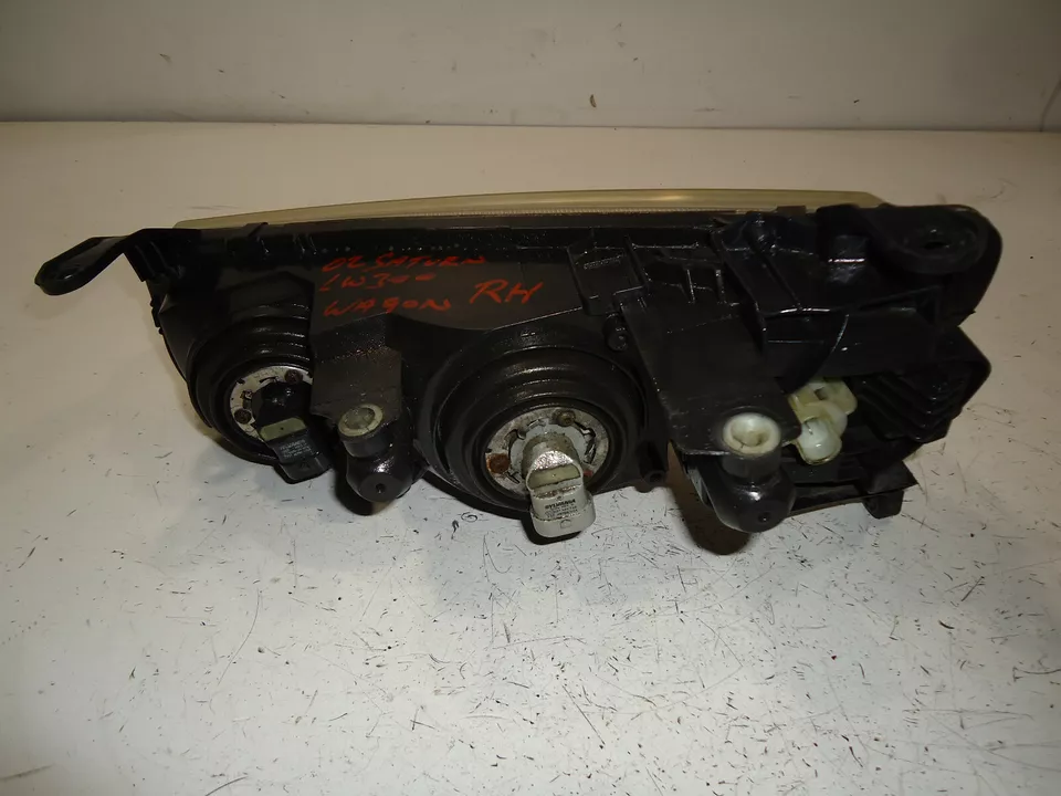 2002 年 SATURN LW300 站 WAGON 右乘客侧灯 — 第 4/4 张图片