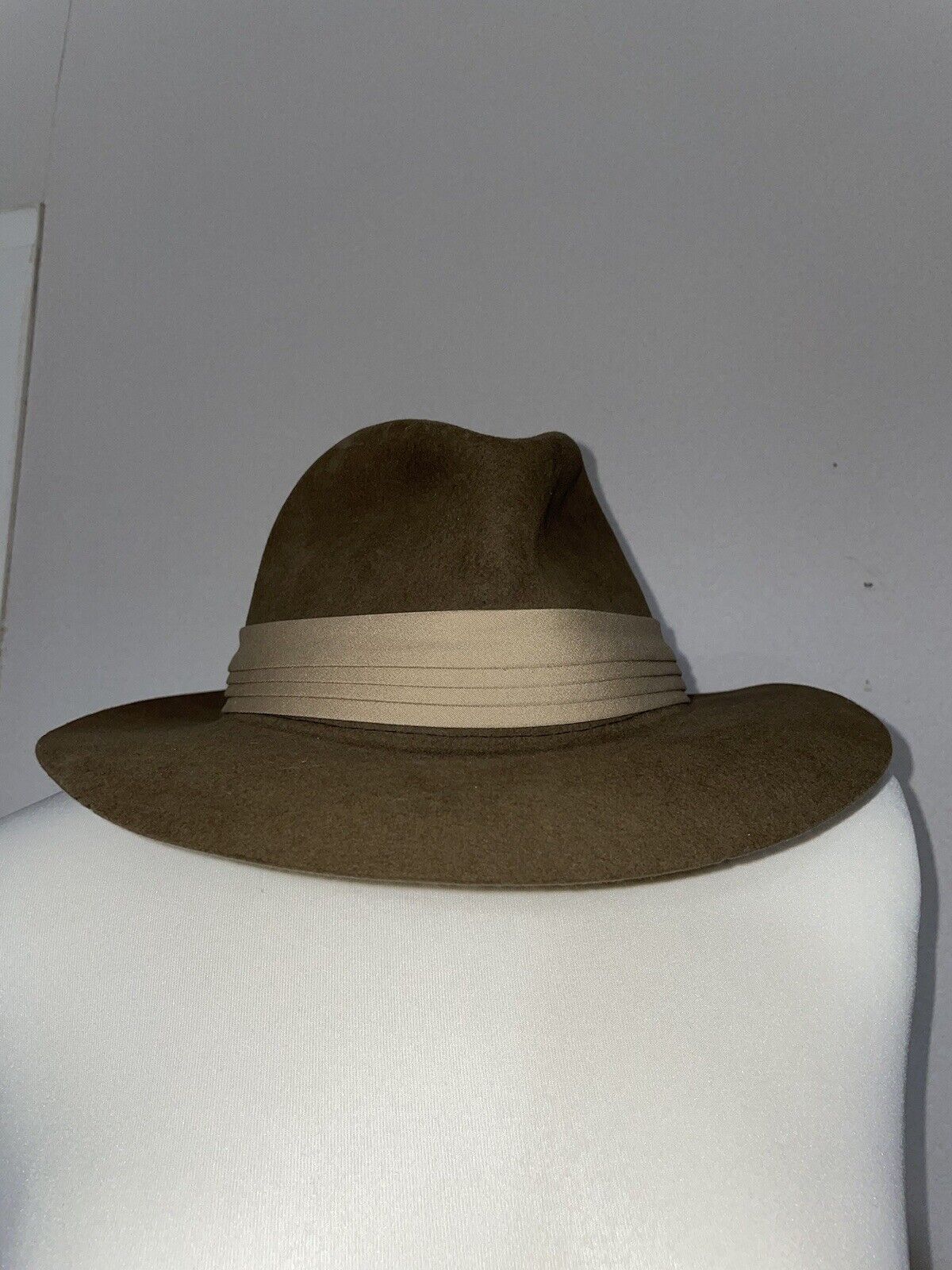 Picture 3 of 24