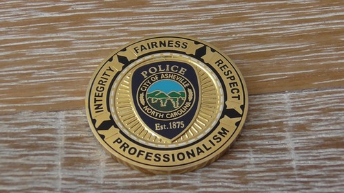 Moneda Desafío Departamento de Policía de Asheville Carolina del Norte #B928 - Imagen 4 de 8