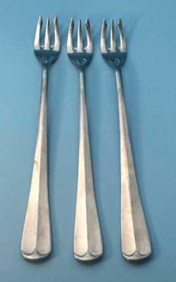 Oneida BEEFEATER Northland Japan Stainless Flatware - 3 Cocktail Seafood Forks