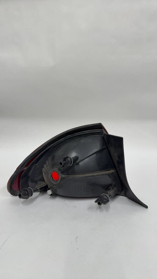 Conjunto de luz trasera derecha Chevrolet Monte Carlo 1995-96 cuarto montado en panel Foto 3 de 4