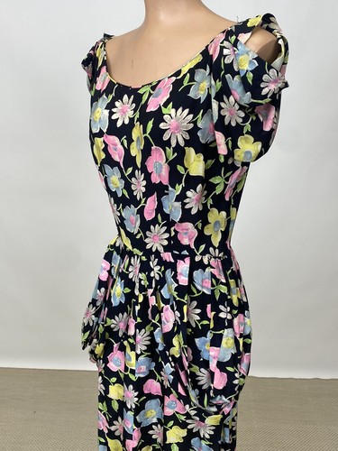 Vintage 1940s Black Silk Floral Print Dress W/ Peplum Metal Zipper Short Sleeve - Picture 11 of 16