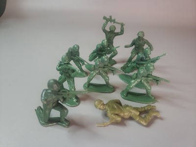 Lot De Jouets Anciens Militaria, Collection Vintage