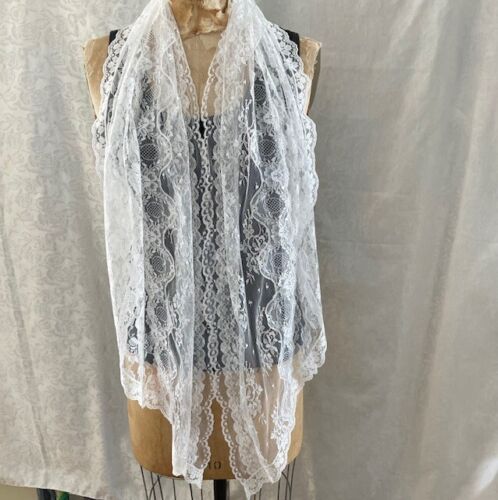 White Lace Scarf / Shawl - Long White Pointed Edges w various lace trims. - Picture 3 of 6