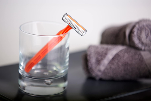 BIC 3 Sensitive, Men'S Triple-Blade Sensitive Razors, Fixed Head for a Soft - Picture 5 of 12