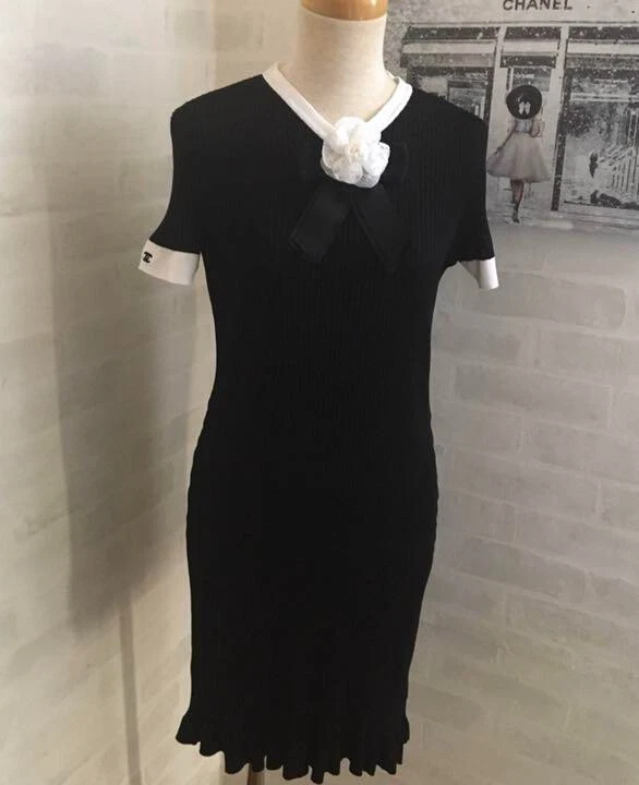 Autentico abito vintage Chanel 97P a maniche corte lavorato a maglia rayon taglia 42