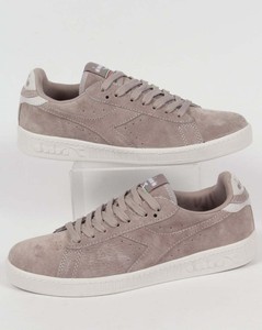 DIADORA Game Basso Scarpe Da Ginnastica in Pelle Scamosciata in Grigio Argento DIADORA Game Basso Scarpe Da Ginnastica in Pelle Scamosciata in Grigio Argento
