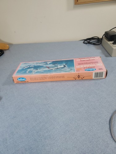 VTG GUILLOW'S DOUGLAS A-1H SKYRAIDER SCALE RUBBER POWERED FLYING MODEL KIT - Picture 4 of 7