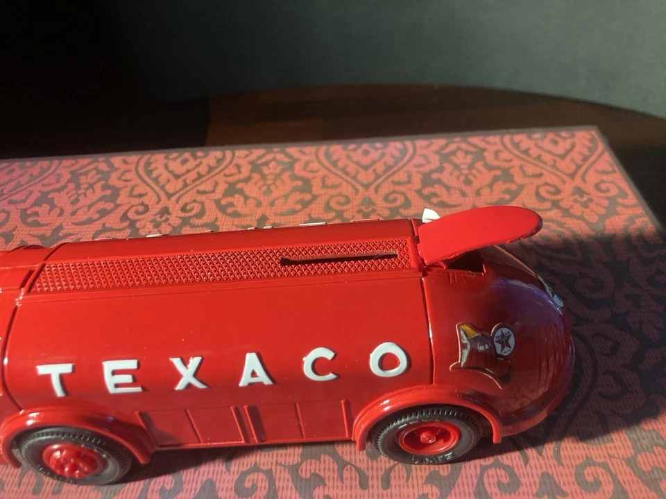 Banco de monedas Texaco 1934 Diamond T Tanker Doodle Bug fundido a presión con bloqueo (nuevo en caja) Foto 4 de 4