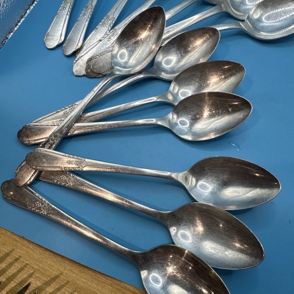 40 Piezas ONEIDA LTD Wm A Rogers Plateado Reforzado Foto 3 de 4