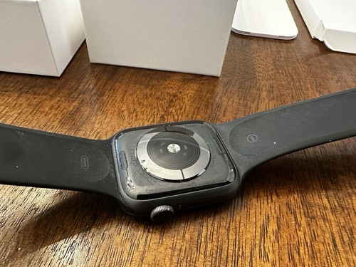Apple Watch Series 4 44mm kosmiczna czarna aluminiowa obudowa pęknięty ekran - działa - pudełko - Zdjęcie 4 z 10