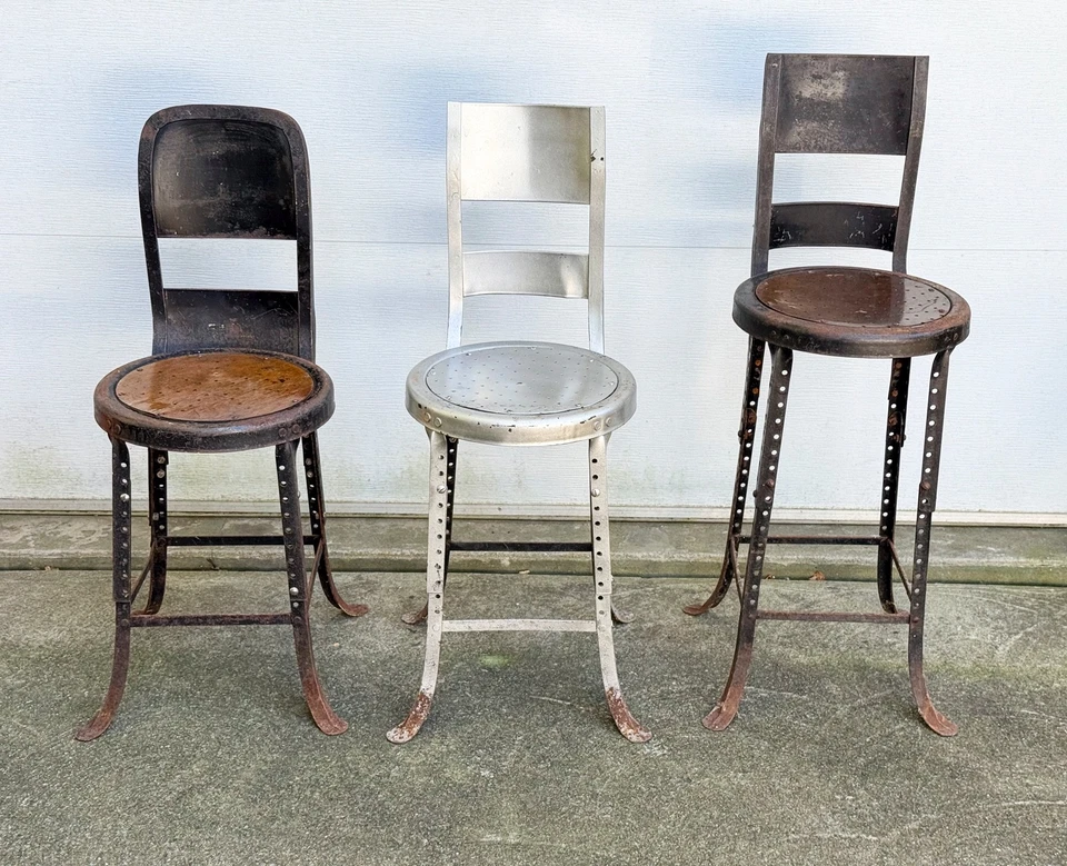 Taburetes de maquinista de fábrica de acero industriales americanos ajustables vintage años 30 Foto 2 de 4