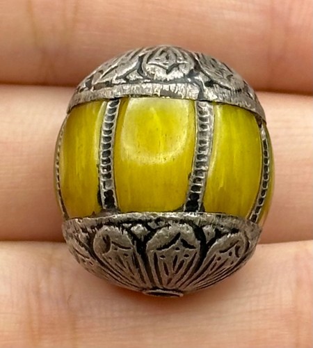 Tibetan Himalayan Antiquités Rare Ancient Natural Amber With Pure Sliver 1 bead