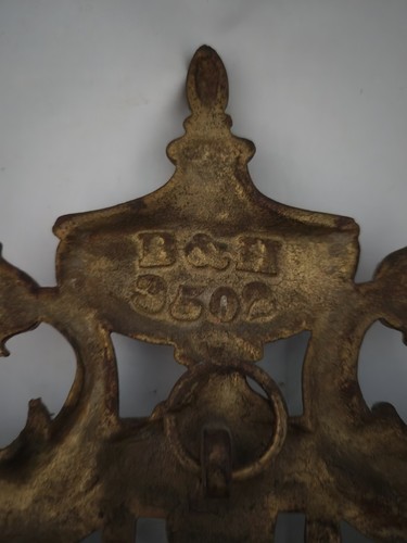 Antiguo par de apliques de pared de 2 velas con espejo biselado de latón/bronce Bradley & Hubbard - Imagen 8 de 14