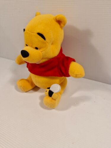 Winnie the Pooh Pooh Bear with Bee Soft Toy Plush Disney 17cm - Foto 3 di 8