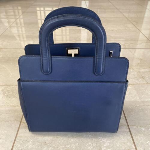 Sac à main ventes exceptionnelles Cartier en cuir bleu marine logo T