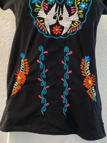 Vintage Mexican Oxacan Blouse Top Medium Embroidered Peasant Black Flowers Birds - Picture 3 of 13