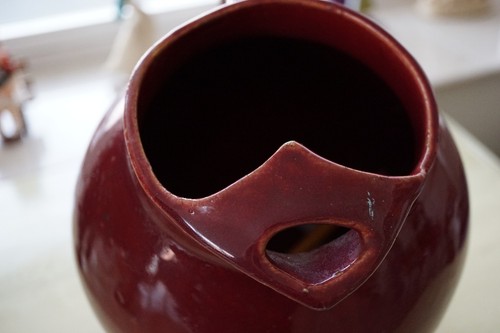 Jarra American Pottery Ball con labio de hielo en borgoña brillante años 40 sin marca - Imagen 8 de 12