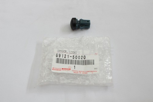 Toyota Camry Land Cruiser Hilux OEM Automatic Light Control Sensor 89121-50020 - Picture 2 of 4