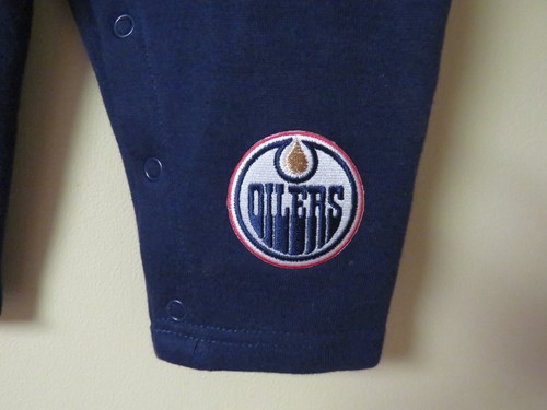 EDMONTON OILERS NHL HOCKEY LOGO OUTFIT SIZE 12 MONTHS - Foto 2 di 6