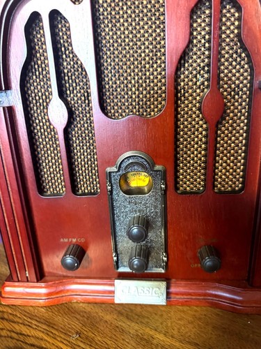 Klassisches Kathedrale AM/FM/CD Radio im Vintage-Stil mit Holzoptik & Retro-Design - Bild 3 von 9