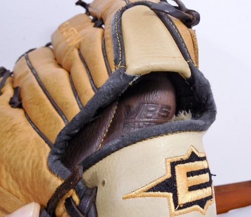 Excellent Easton NEB12 Baseball Glove 12 3/4" RHT Oil Tanned Steer Hide Leather - Imagen 6 de 9
