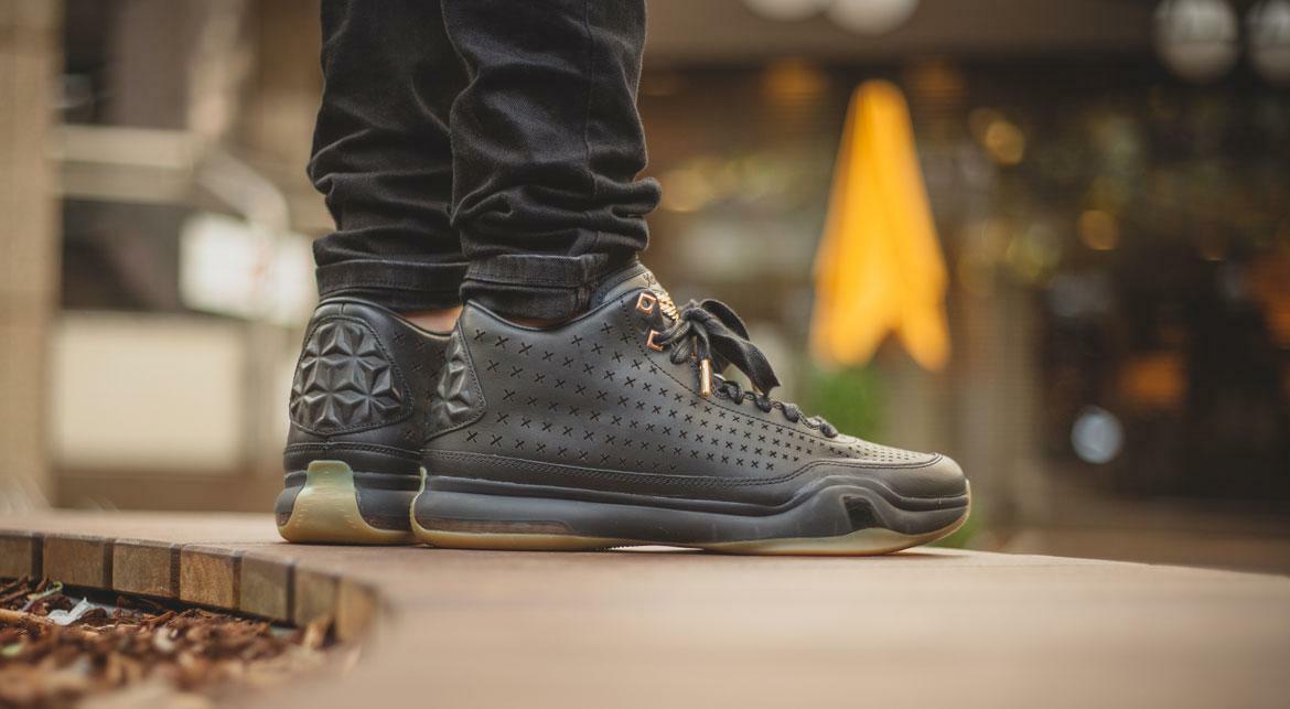 Nike Kobe 10 X Mid EXT size 10.5 Black Metallic Gold. 802366 Nike Kobe 10 X Mid EXT size 10.5 Black Metallic Gold. 802366