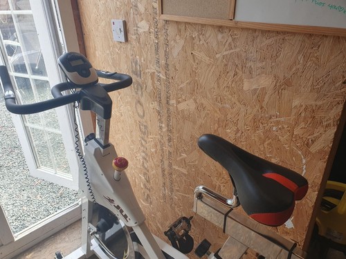 JLL exercise bike home gym bicycle, fully adjustable with LCD monitor - Picture 2 of 5