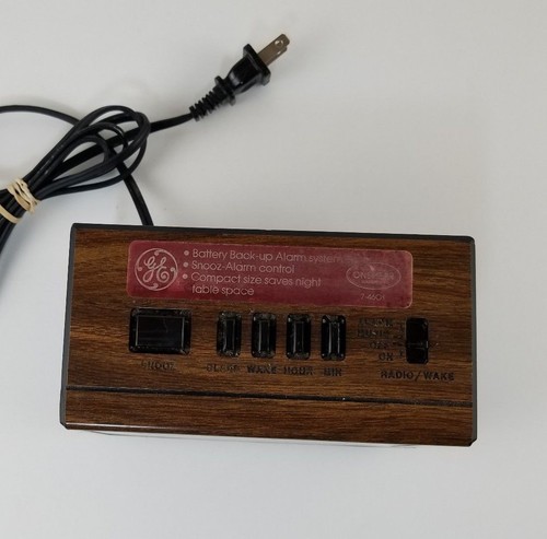 Vintage GE General Electric AM/FM Alarm Clock Radio Model 7-4601A Tested - WORKS - Picture 2 of 6