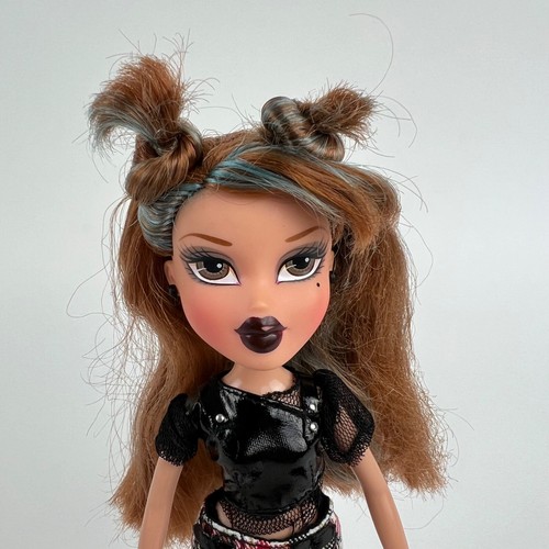 Muñeca de moda Bratz MGA bonita N punk Yasmin con ropa juguete articulado - Imagen 2 de 5