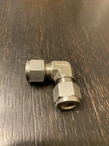 SWAGELOK SS-600-9 STAINLESS STEEL fitting 3/8” tube Union 90° Elbow  - Picture 2 of 3