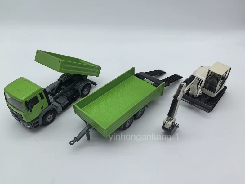 SIKU 1:55 MAN double-axle transport trailer dump truck with excavator model - Image 2 of 4